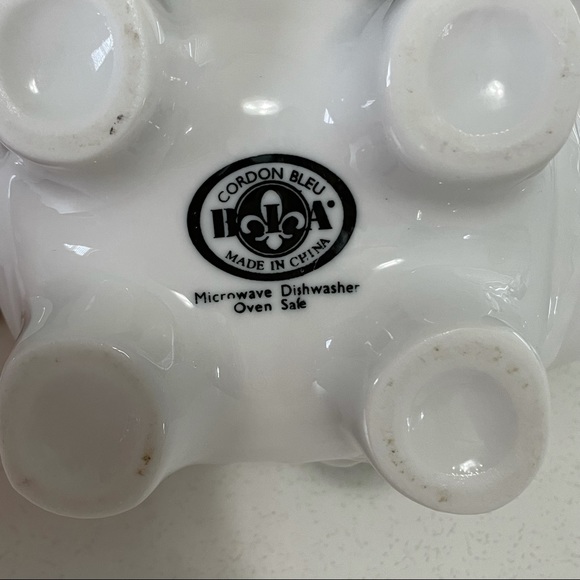 Vintage Corden Blue 32 Oz White Porcelain Elephant Teapot - Picture 7 of 7